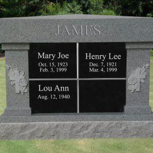 four-niche-memorial-with-square-columns